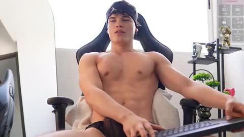 Snapshot of max_cortes1_ chatting on October 5, 6:59 pm 60 OFF ON MY OF ONLY FOR TODAY online show from October 5, 6:59 pm