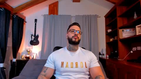 max D. online show from March 6, 12:19 pm