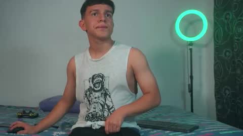 Max online show from November 21, 10:52 pm