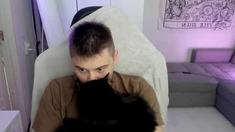 Max online show from February 4, 6:17 am