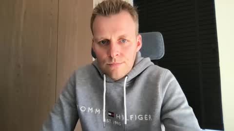 Max take off clothes online show from January 27, 10:38 am