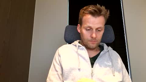 Max take off clothes online show from December 4, 1:11 pm