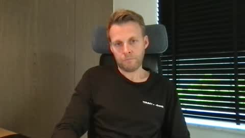 Max take off clothes online show from October 14, 8:39 am