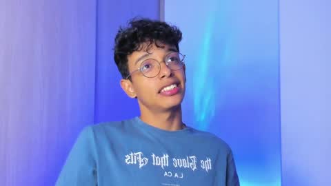 Max  online show from April 2, 2:19 am