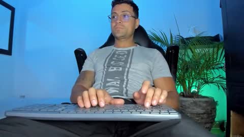 MAXI      online show from March 25, 4:30 am