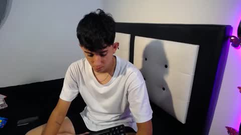 -- maximo and isa -- online show from September 19, 3:21 am