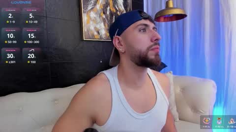 Snapshot of maximo_wolf1 chatting on October 18, 11:09 pm Maximo Wolf online show from October 18, 11:09 pm