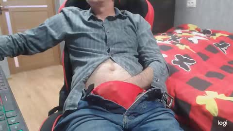 Snapshot of maximus3334 chatting on October 23, 10:39 am maximus3334 online show from October 23, 10:39 am