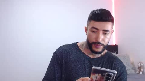 Independent Model online show from October 25, 4:02 am