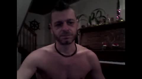 Snapshot of maxthewolf chatting on December 27, 11:39 am MaxTheWolf online show from December 27, 11:39 am