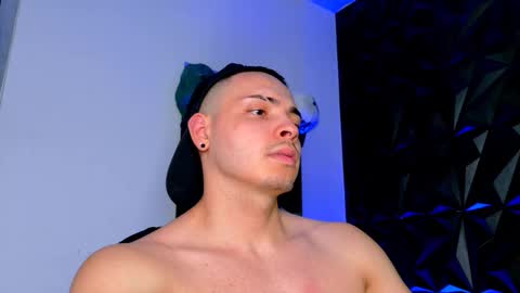 MAX online show from November 19, 12:21 am