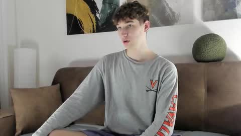 Snapshot of maxwellchik chatting on October 6, 3:41 pm maxwellchik online show from October 6, 3:41 pm