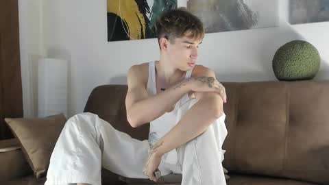 Snapshot of maxwellchik chatting on September 21, 5:17 pm maxwellchik online show from September 21, 5:17 pm