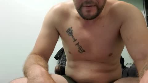 Snapshot of maxx916 chatting on October 2, 8:35 am Max online show from October 2, 8:35 am