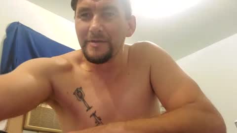 Snapshot of maxx916 chatting on October 20, 7:35 am Max online show from October 20, 7:35 am