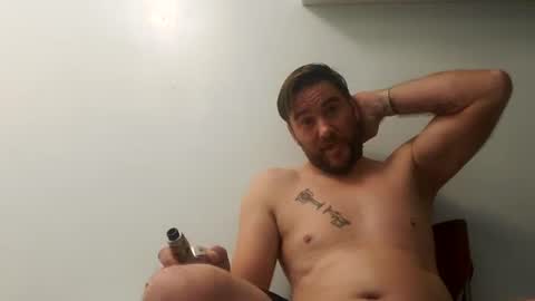 Snapshot of maxx916 chatting on October 13, 7:32 am Max online show from October 13, 7:32 am