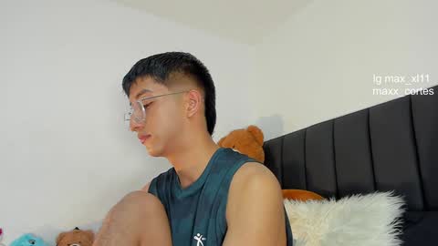 maxx_cortes online show from February 6, 4:53 am