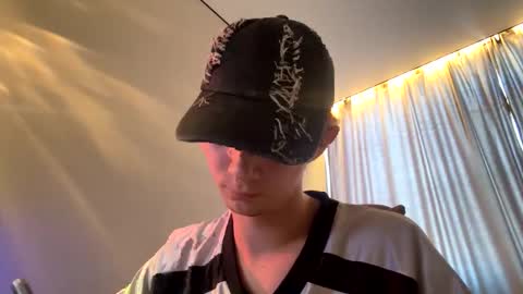 Max online show from September 22, 5:00 am