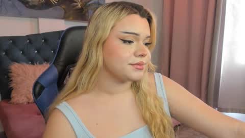 Maxine Minx online show from March 6, 1:24 pm