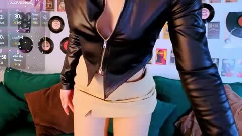 Maya online show from April 19, 2:51 pm