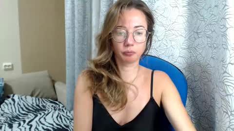 Snapshot of mayacateyes chatting on October 27, 5:57 pm Maya online show from October 27, 5:57 pm