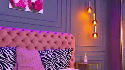 Maya online show from October 6, 7:31 pm