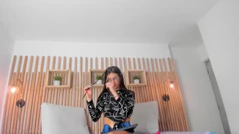 Maye Wells online show from January 6, 7:07 pm