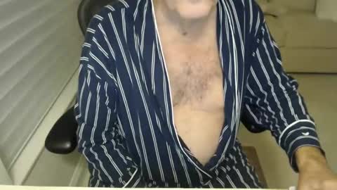 Snapshot of mbeastie chatting on December 23, 3:29 am Beastie online show from December 23, 3:29 am