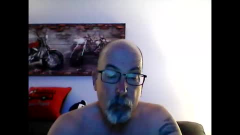 me at home online show from April 25, 3:08 am