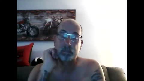 me at home online show from October 3, 3:04 am