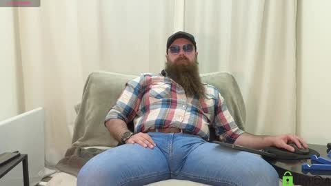 Snapshot of meaty_roll chatting on January 4, 2:03 am Meaty Roll online show from January 4, 2:03 am