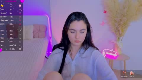 Dina online show from April 5, 8:50 pm