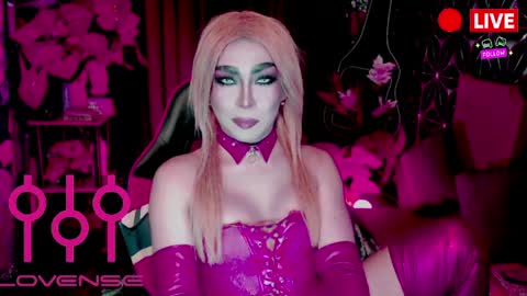 THE QUEEN ALPHA   Queen Medusa Prey online show from March 30, 5:02 pm