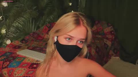 meeeewmeeeeow online show from November 23, 10:41 pm