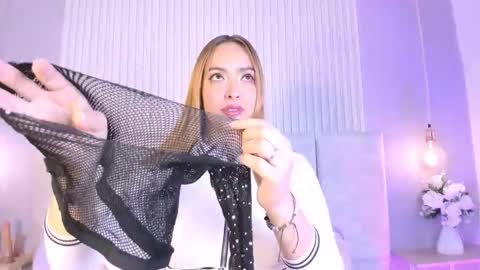 Emily online show from February 17, 9:25 pm