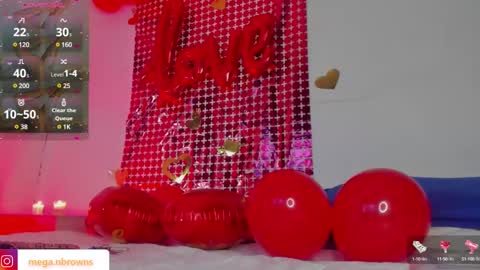 Snapshot of megan_browns1 chatting on February 13, 12:54 pm Megan  online show from February 13, 12:54 pm