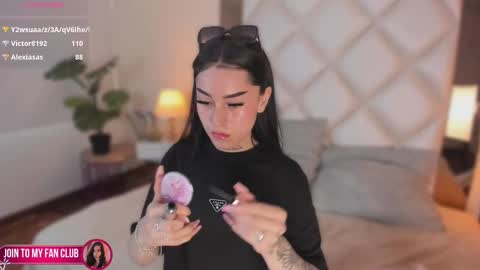 Snapshot of megan_dh chatting on September 18, 1:59 pm Megan online show from September 18, 1:59 pm