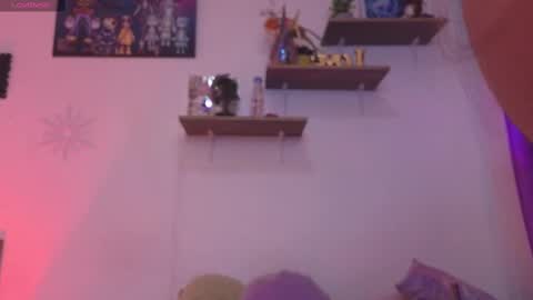                 Laura                 online show from October 5, 12:08 am