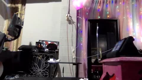 Snapshot of meghanhanx chatting on December 29, 2:49 am meghan online show from December 29, 2:49 am