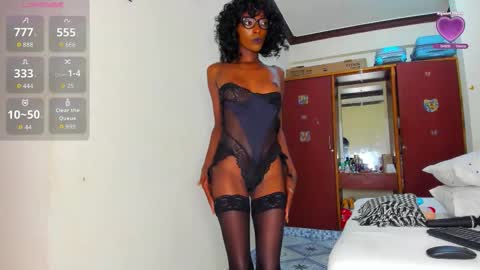 Snapshot of melanie_03 chatting on October 16, 2:22 am keisha online show from October 16, 2:22 am