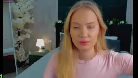 Melanie online show from November 26, 1:25 am