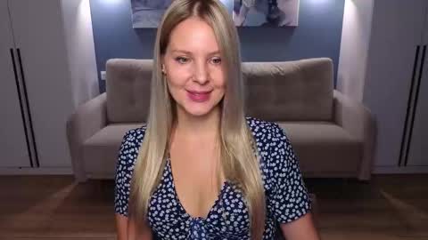 Melanie Bennett online show from November 10, 6:27 am