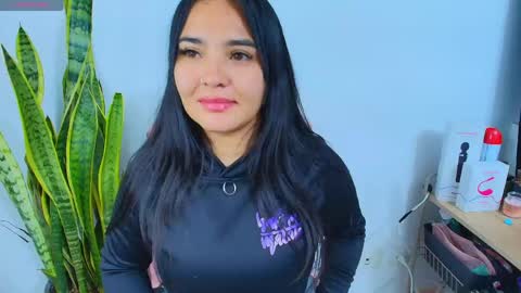    Independent model online show from May 19, 1:56 am