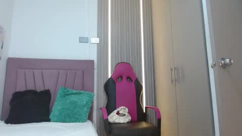 Snapshot of meli_peach chatting on September 28, 7:23 pm meli_peach online show from September 28, 7:23 pm
