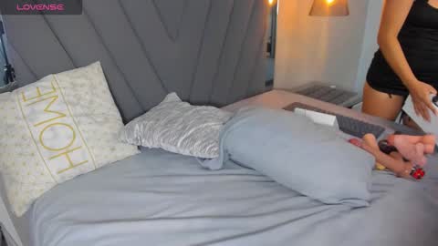 M E L I N A  online show from January 14, 8:50 pm