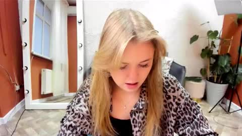 Sophia online show from November 19, 4:45 am