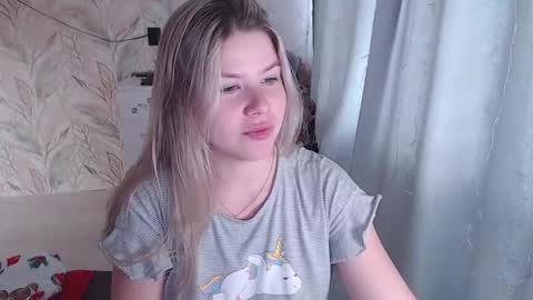 Melissa  Ray online show from November 13, 10:07 am