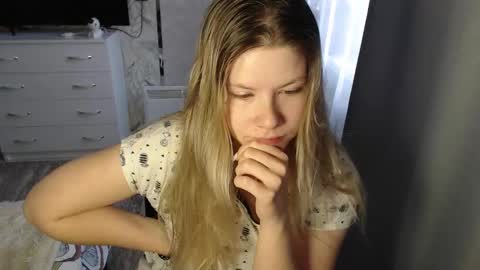 Melissa  Ray online show from February 19, 10:45 am