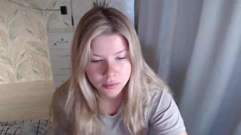 Melissa  Ray online show from October 6, 2:40 am