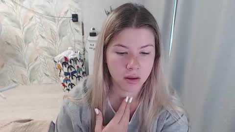 Melissa  Ray online show from September 11, 2:57 am